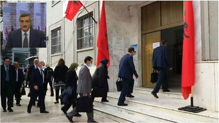 Akbar Samadi with other plaintiffs entering Durrës Court in Albania — Nov 15, 2021