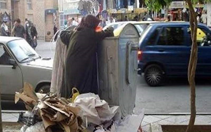 More Iranian people are seen searching in trash for things to sell and make ends meet