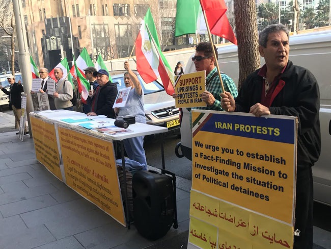 Friday, November 19, 2021 — Freedom-loving Iranians, supporters of the People's Mojahedin Organization of Iran (PMOI/MEK), held a rally in Sydney, Australia, in support of the protests of farmers and the people of Isfahan.