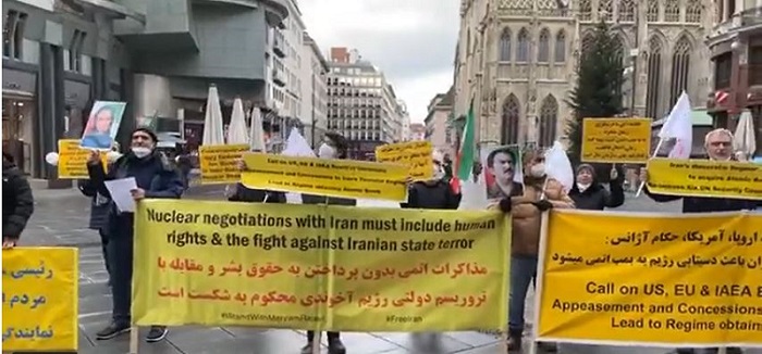 Freedom-loving Iranians, MEK supporters rally in Vienna against the mullahs' regime — December 2021