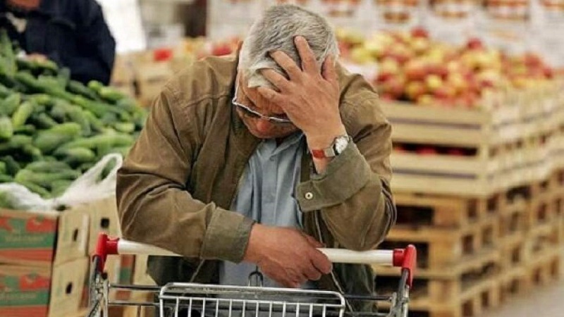 The continuing rise of inflation rates in Iran has sparked a rise in the prices of consumer goods in recent weeks. This, in turn, has caused much anxiety for many Iranians across the country, who are feeling the pressure now more than ever.