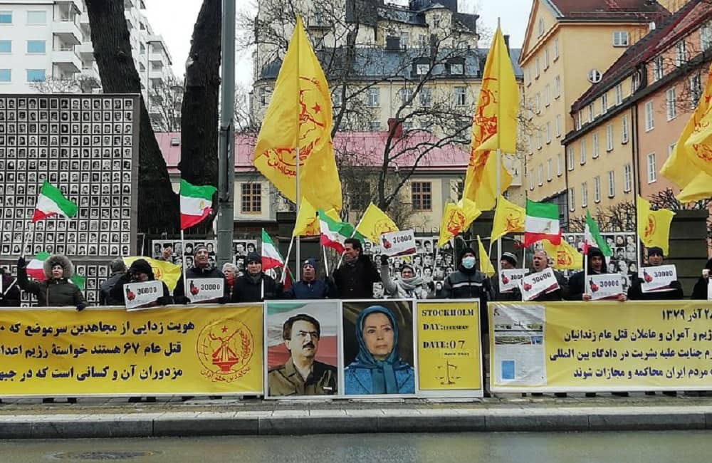 MEK supporters, in front of the Stockholm court, are seeking justice for 30,000 political prisoners executed by the mullahs’ regime in the 1988 massacre in prisons across the country. 