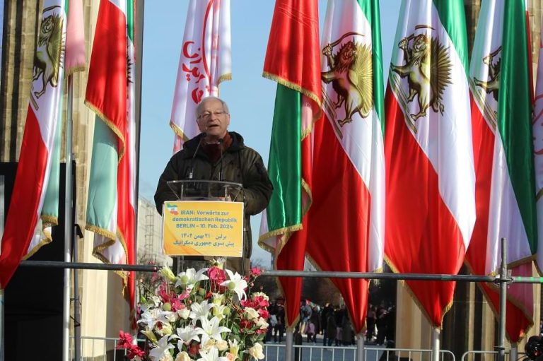 During the grand rally in Berlin on February 10 commemorating the 45th anniversary of Iran’s anti-monarchical revolution, former German MP Martin Patzelt delivered a stirring address to thousands of Iranians and supporters of the Iranian Resistance.