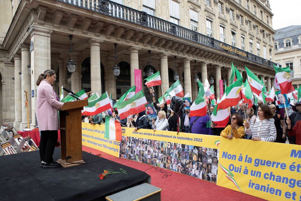 MEK supporters rally in Paris on Sept 13, 2025, honoring the 2022 uprising and calling for freedom and democracy in Iran.