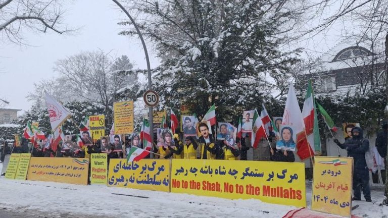 January 3, Berlin – Iranians rally in support of the nationwide protests in Iran.