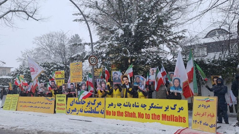 January 3, Berlin – Iranians rally in support of the nationwide protests in Iran.