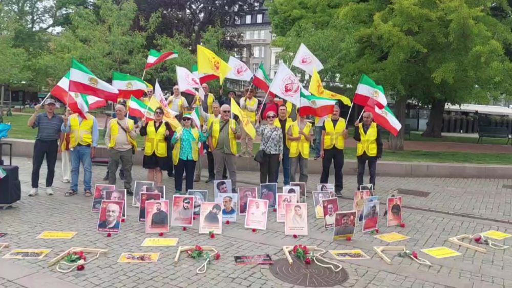 In Malmö, supporters rally calling for an end to dictatorship and support for a democratic republic in Iran.