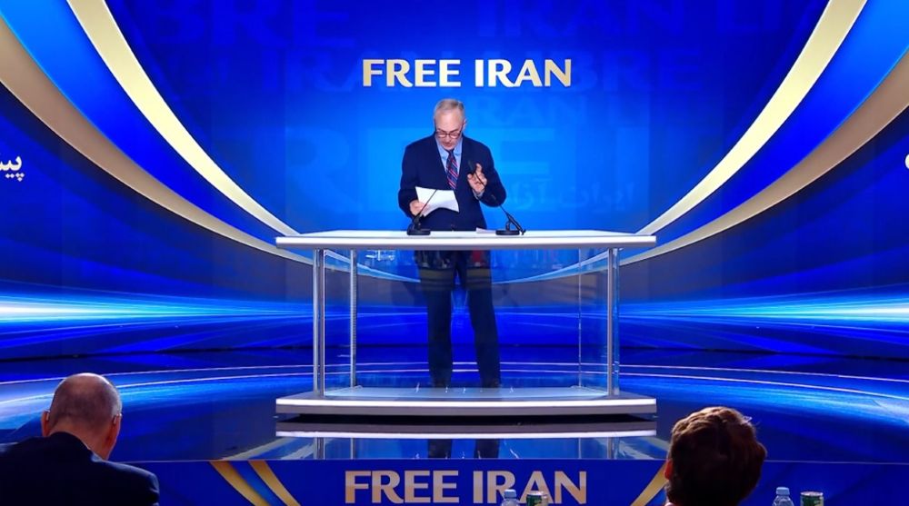 Louis Freeh urges global accountability for Iranian regime crimes at the Free Iran 2026 Summit.