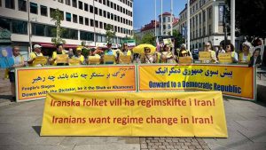 MEK supporters in Gothenburg held a rally in support of the NCRI and demanded a democratic republic in Iran.