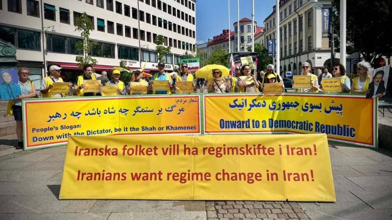 MEK supporters in Gothenburg held a rally in support of the NCRI and demanded a democratic republic in Iran.