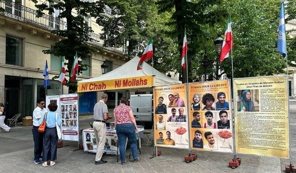 MEK supporters in Paris set up a photo exhibition and book table to condemn the regime’s executions and demand a free democratic republic in Iran.