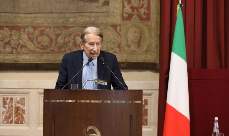 Italian Senator Giulio Terzi called for a firm European policy toward Iran and support for democratic change.