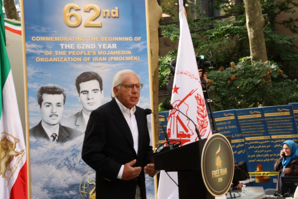 Senator Torricelli addresses an Iran rally in New York, backing the NCRI alternative and rejecting a return to monarchy.